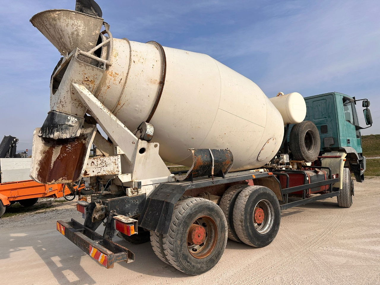 Iveco Eurotrakker 260E35W 6x6 mixer - 7m3 - משאית מערבלת בטון: תמונה 5 Iveco Eurotrakker 260E35W 6x6 mixer - 7m3 - משאית מערבלת בטון: תמונה 5