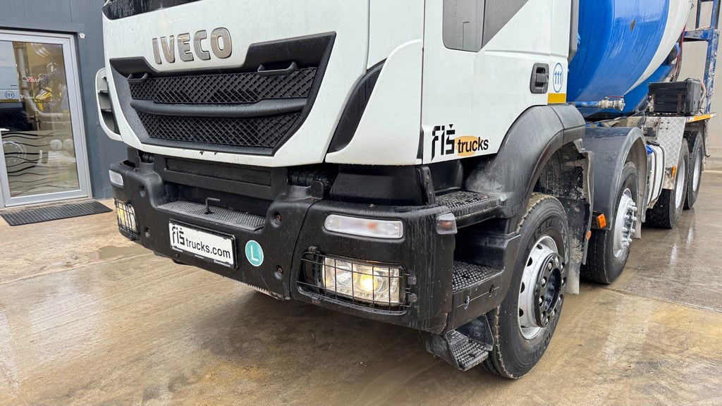 Iveco Trakker AD340TB45 8x4 mixer 9m3 - משאית מערבלת בטון: תמונה 2 Iveco Trakker AD340TB45 8x4 mixer 9m3 - משאית מערבלת בטון: תמונה 2