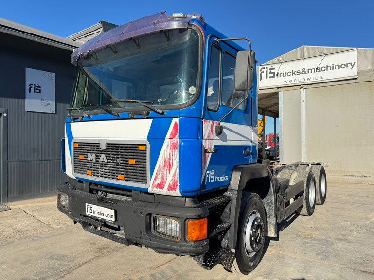 MAN 25.272 6x4 chassis- complete spring - משאית עם שלדת תא: תמונה 1 MAN 25.272 6x4 chassis- complete spring - משאית עם שלדת תא: תמונה 1