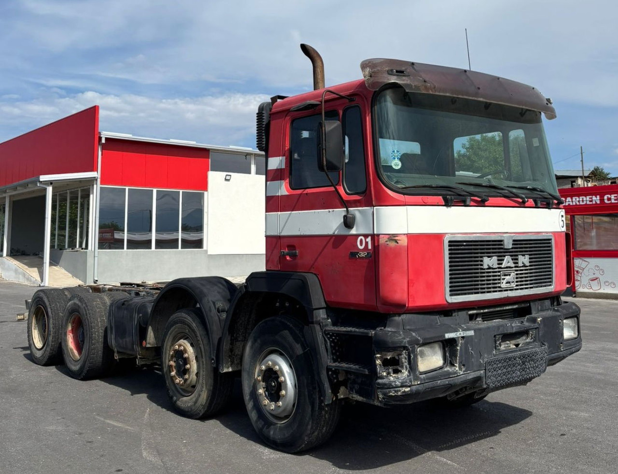 MAN 32.322 8x4 chassis - spring - משאית עם שלדת תא: תמונה 2 MAN 32.322 8x4 chassis - spring - משאית עם שלדת תא: תמונה 2