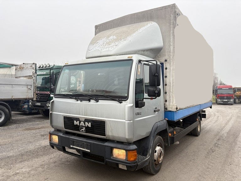 MAN 9.174 4x2 stake body+tarpaulin - משאית צד נופל/ שטוחה: תמונה 1 MAN 9.174 4x2 stake body+tarpaulin - משאית צד נופל/ שטוחה: תמונה 1