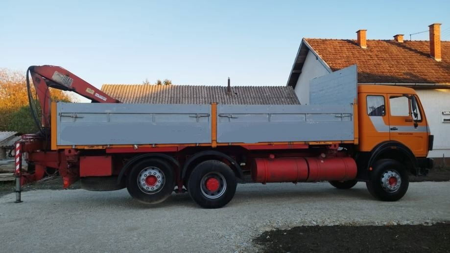 Mercedes-Benz 2228 6x2 stake body - crane - משאית וילונות צד: תמונה 3 Mercedes-Benz 2228 6x2 stake body - crane - משאית וילונות צד: תמונה 3