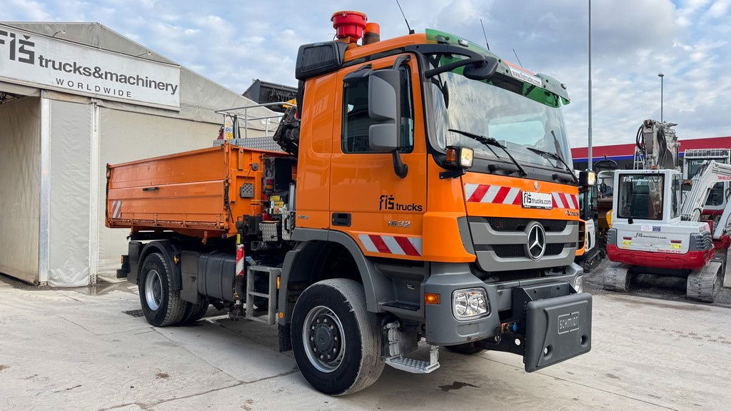 Mercedes-Benz Actros 1832 AK tipper 4x4 - crane Fassi 9.2M - remote control - מזהיר: תמונה 4 Mercedes-Benz Actros 1832 AK tipper 4x4 - crane Fassi 9.2M - remote control - מזהיר: תמונה 4