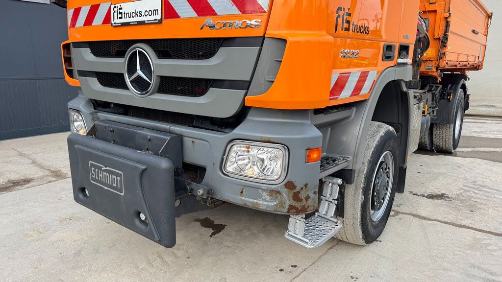 Mercedes-Benz Actros 1832 AK tipper 4x4 - crane Fassi 9.2M - remote control - מזהיר: תמונה 2 Mercedes-Benz Actros 1832 AK tipper 4x4 - crane Fassi 9.2M - remote control - מזהיר: תמונה 2