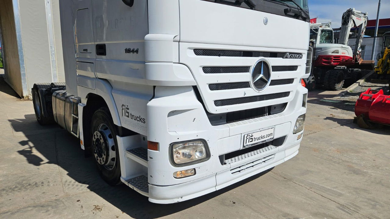 Mercedes-Benz Actros 1844 LS 4x2 tractor unit - יחידת טרקטור: תמונה 4 Mercedes-Benz Actros 1844 LS 4x2 tractor unit - יחידת טרקטור: תמונה 4