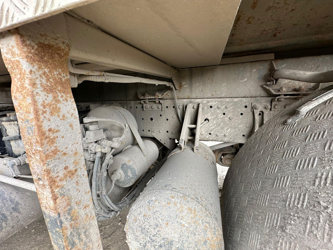 מזהיר Mercedes-Benz Actros 4141 K 8x6 mulda tipper - damaged: תמונה 39