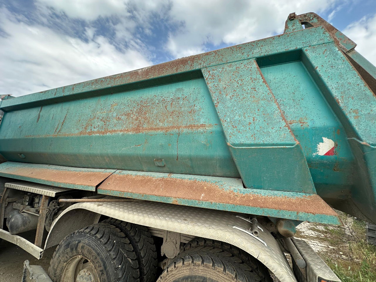 מזהיר Mercedes-Benz Actros 4141 K 8x6 mulda tipper - damaged: תמונה 26