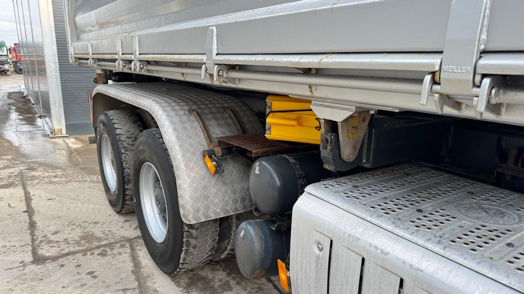 Mercedes-Benz Arocs 2643 6X4 meiller bordmatic tipper - מזהיר: תמונה 4 Mercedes-Benz Arocs 2643 6X4 meiller bordmatic tipper - מזהיר: תמונה 4