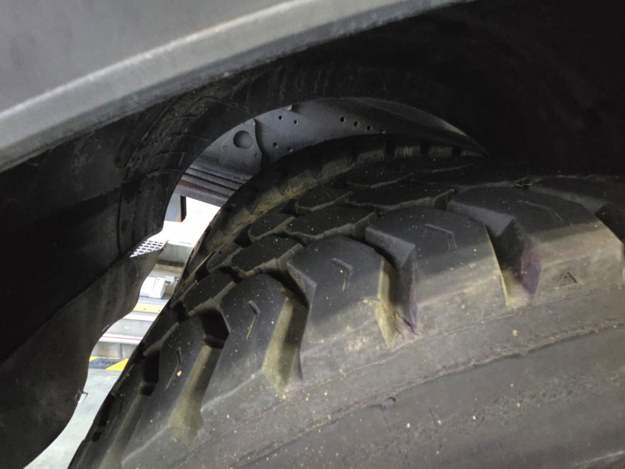 Mercedes-Benz Axor 1829 K 4x2 meiller tipper - crane PK8501 remote - מזהיר: תמונה 5 Mercedes-Benz Axor 1829 K 4x2 meiller tipper - crane PK8501 remote - מזהיר: תמונה 5