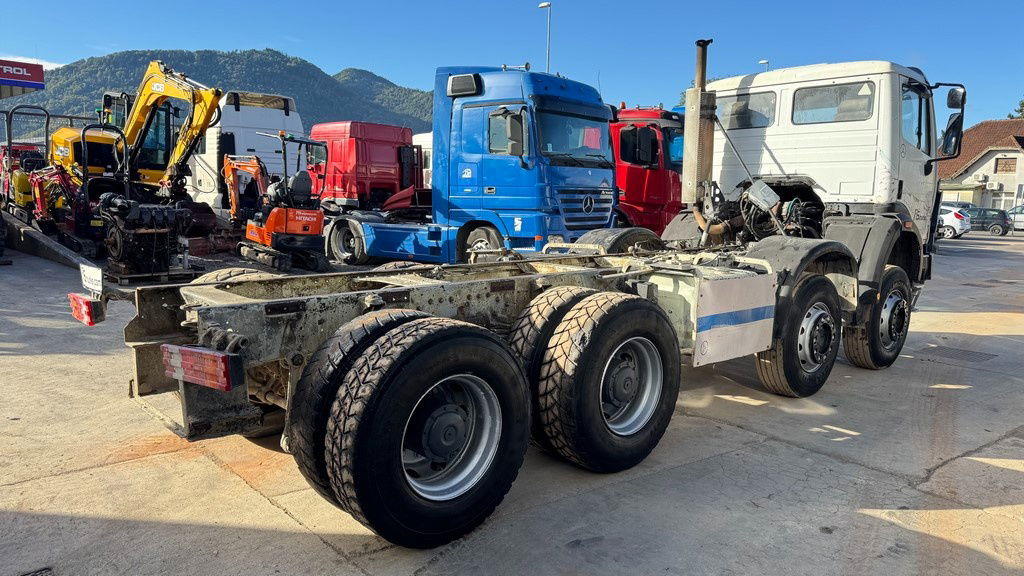 Mercedes-Benz SK 3234 8x4 chassis - משאית עם שלדת תא: תמונה 5 Mercedes-Benz SK 3234 8x4 chassis - משאית עם שלדת תא: תמונה 5