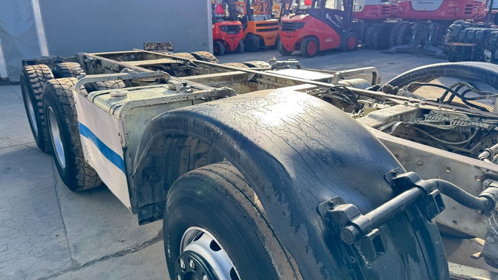 Mercedes-Benz SK 3234 8x4 chassis - משאית עם שלדת תא: תמונה 4 Mercedes-Benz SK 3234 8x4 chassis - משאית עם שלדת תא: תמונה 4
