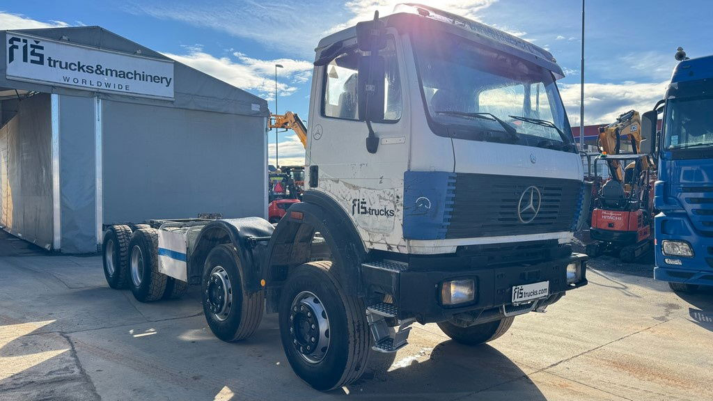 Mercedes-Benz SK 3234 8x4 chassis - משאית עם שלדת תא: תמונה 3 Mercedes-Benz SK 3234 8x4 chassis - משאית עם שלדת תא: תמונה 3