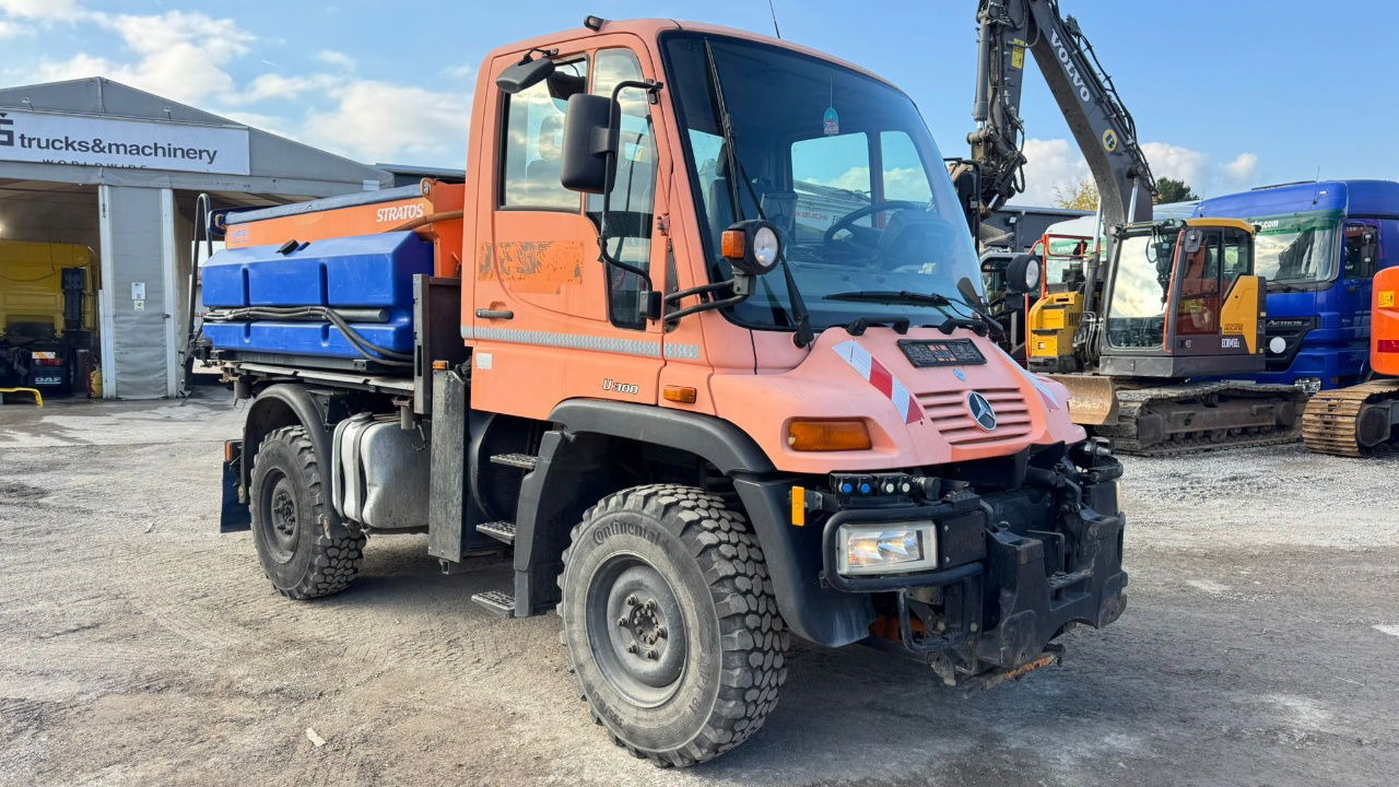 Mercedes-Benz Unimog U300 4x4 - Schmidt salt spreader 3m3 - משאית: תמונה 2 Mercedes-Benz Unimog U300 4x4 - Schmidt salt spreader 3m3 - משאית: תמונה 2