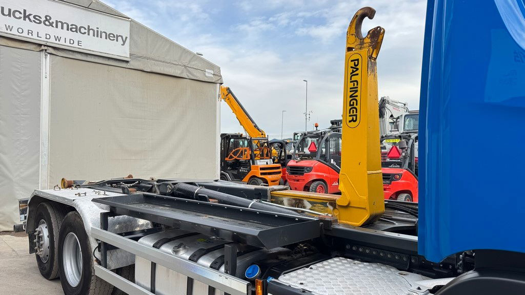 Scania P 360 6x2 palfinger abroll tipper - steering axle - מוביל מכולות/ משאית החלפת גוף: תמונה 4 Scania P 360 6x2 palfinger abroll tipper - steering axle - מוביל מכולות/ משאית החלפת גוף: תמונה 4