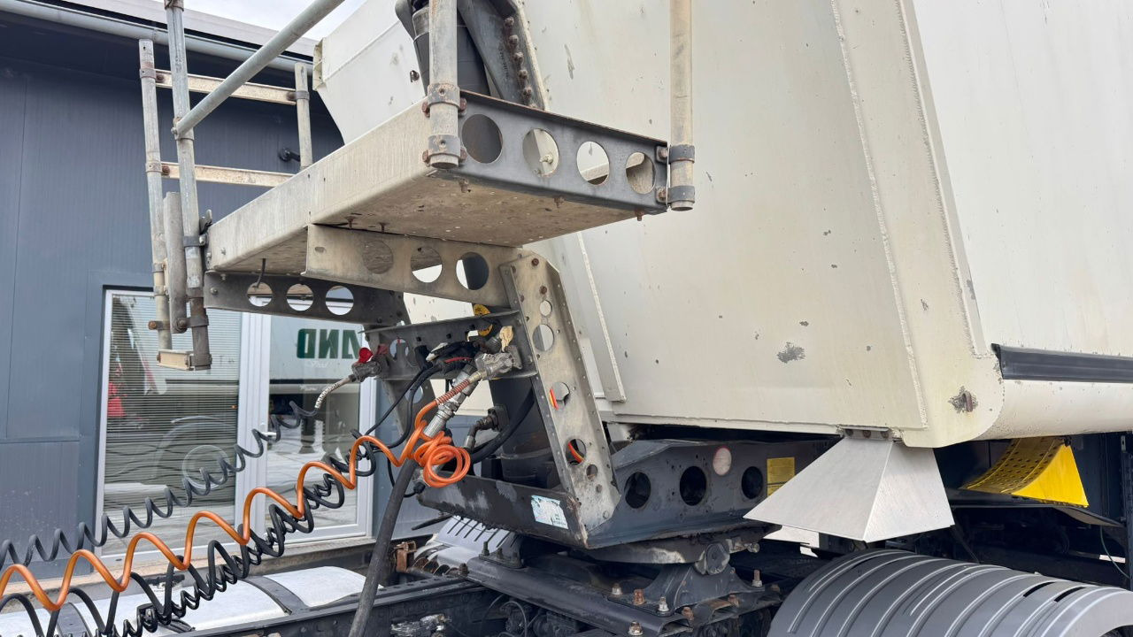 Schmitz Cargobull SKI 24 Tipper Trailer - סמיטריילר עם מזהיר: תמונה 3 Schmitz Cargobull SKI 24 Tipper Trailer - סמיטריילר עם מזהיר: תמונה 3