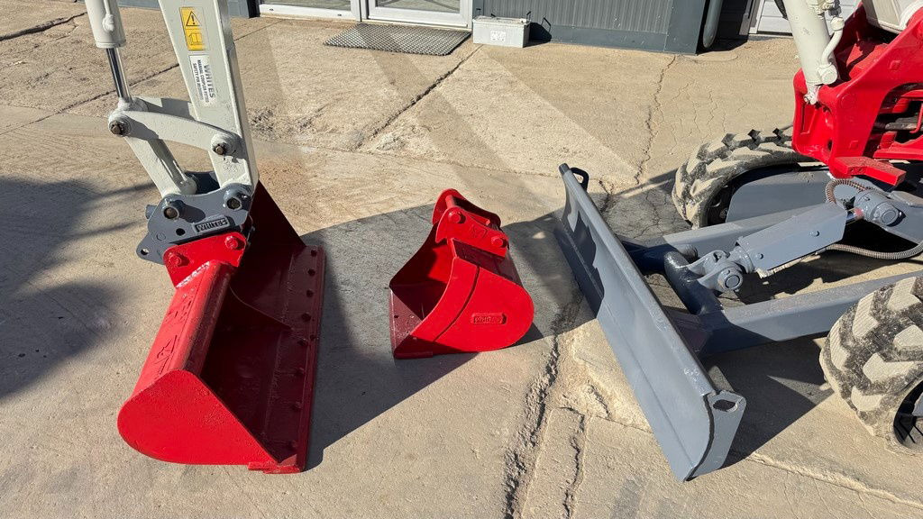 Takeuchi TB230 - 2019 Year - 2435 Hours - 2X Buckets - NEW Tracks - מיני מחפר: תמונה 2 Takeuchi TB230 - 2019 Year - 2435 Hours - 2X Buckets - NEW Tracks - מיני מחפר: תמונה 2