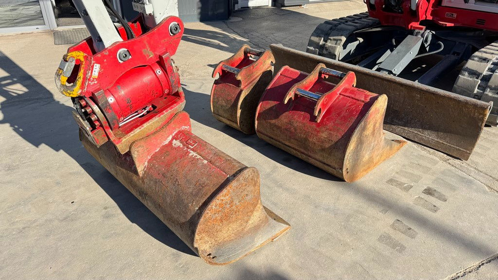 Takeuchi Takeuchi TB290-2 - 2022 Year - Powertilt - 3X Buckets - 945 Hours - מיני מחפר: תמונה 3 Takeuchi Takeuchi TB290-2 - 2022 Year - Powertilt - 3X Buckets - 945 Hours - מיני מחפר: תמונה 3
