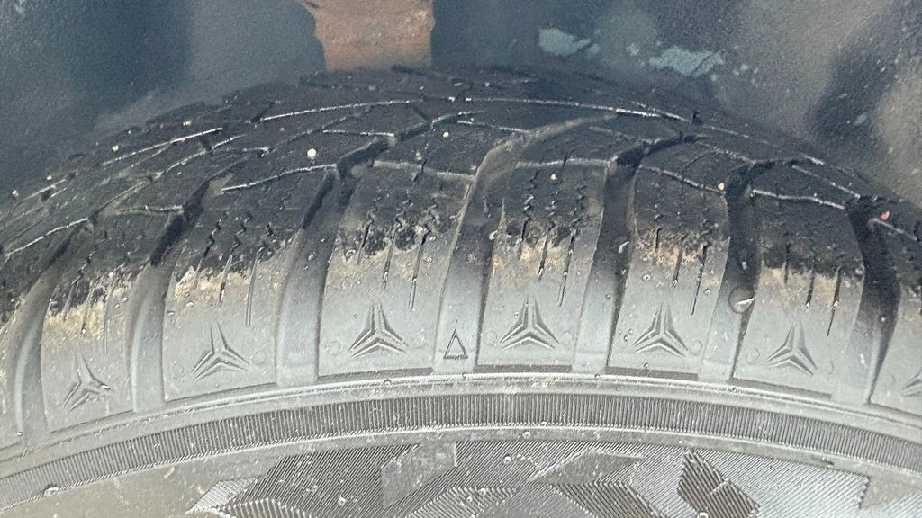 Toyota Carina 1.6 - Petrol - 5 Doors - מכונית: תמונה 5 Toyota Carina 1.6 - Petrol - 5 Doors - מכונית: תמונה 5