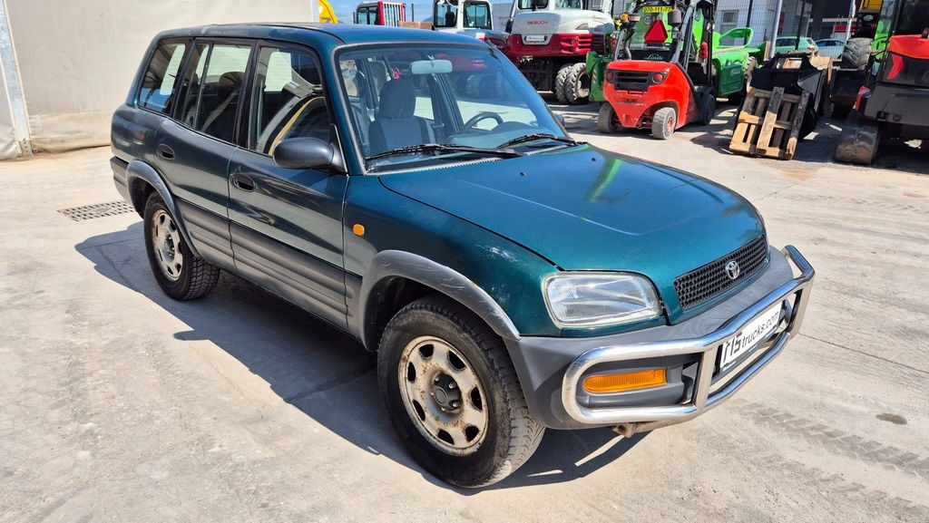 Toyota RAV4 2.0 - Petrol - Automatic - AC - SUV: תמונה 4 Toyota RAV4 2.0 - Petrol - Automatic - AC - SUV: תמונה 4