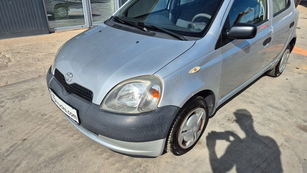Toyota Yaris 1.0 - Petrol - 5 Doors - AC - האצ'בק: תמונה 2 Toyota Yaris 1.0 - Petrol - 5 Doors - AC - האצ'בק: תמונה 2