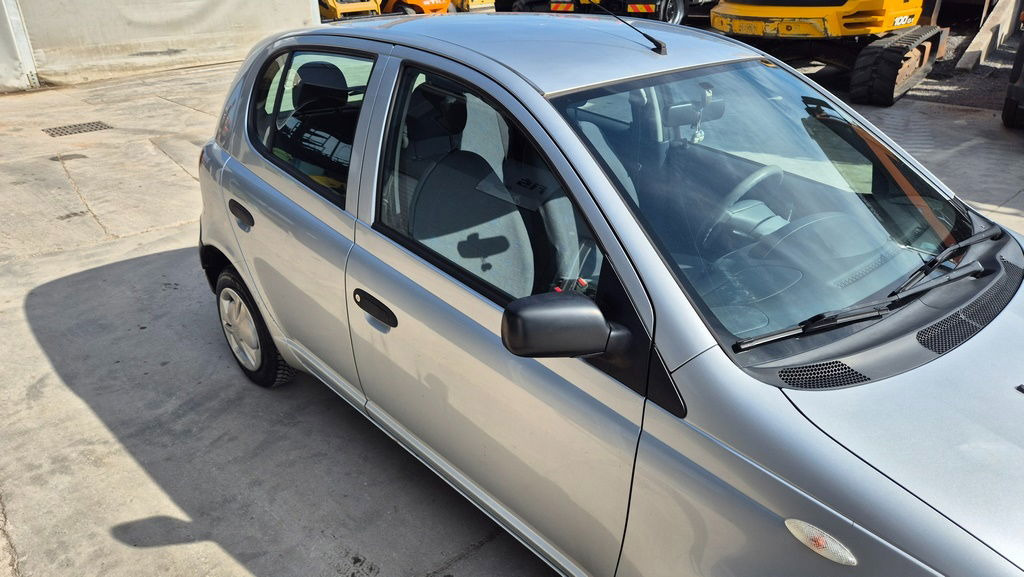 Toyota Yaris 1.0 - Petrol - 5 Doors - AC - האצ'בק: תמונה 5 Toyota Yaris 1.0 - Petrol - 5 Doors - AC - האצ'בק: תמונה 5