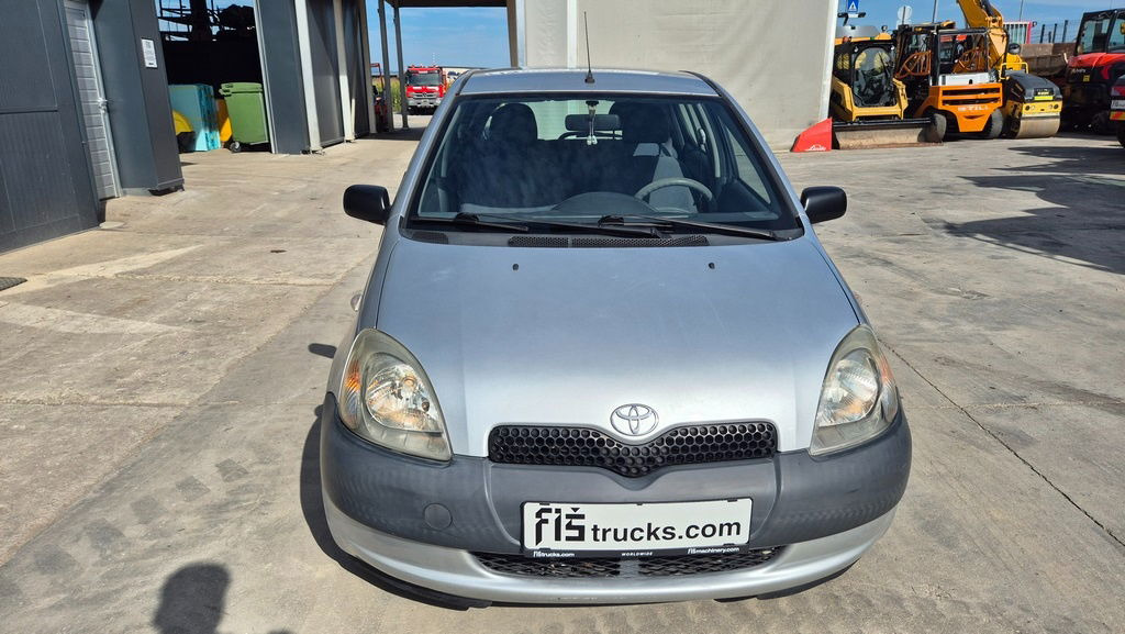 Toyota Yaris 1.0 - Petrol - 5 Doors - AC - האצ'בק: תמונה 3 Toyota Yaris 1.0 - Petrol - 5 Doors - AC - האצ'בק: תמונה 3