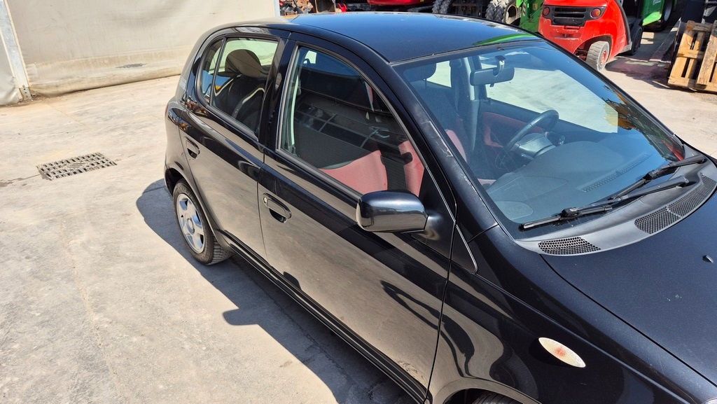 Toyota Yaris 1.3 - Petrol - 5 Doors - AC - האצ'בק: תמונה 4 Toyota Yaris 1.3 - Petrol - 5 Doors - AC - האצ'בק: תמונה 4
