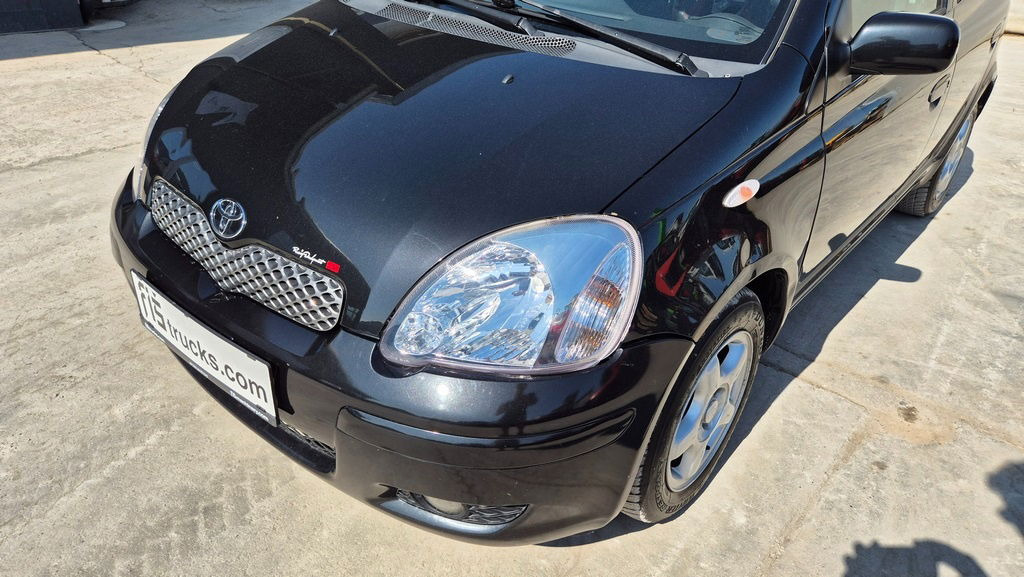 Toyota Yaris 1.3 - Petrol - 5 Doors - AC - האצ'בק: תמונה 2 Toyota Yaris 1.3 - Petrol - 5 Doors - AC - האצ'בק: תמונה 2