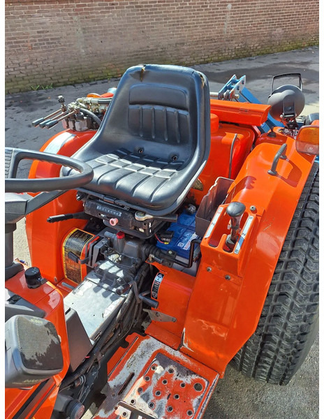 Kubota B2150 - טרקטור גרירה: תמונה 4 Kubota B2150 - טרקטור גרירה: תמונה 4