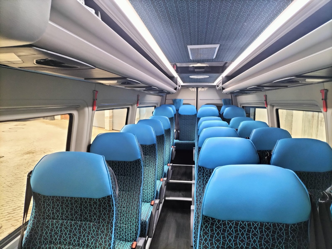 Mercedes Benz Sprinter 519cdi / Reisebus / ATOS 22+1+1 / Automatik / Telma / TV / Kühlschrank / USB - מיניבוס, כלי רכב מסחרי לנוסעים: תמונה 5 Mercedes Benz Sprinter 519cdi / Reisebus / ATOS 22+1+1 / Automatik / Telma / TV / Kühlschrank / USB - מיניבוס, כלי רכב מסחרי לנוסעים: תמונה 5