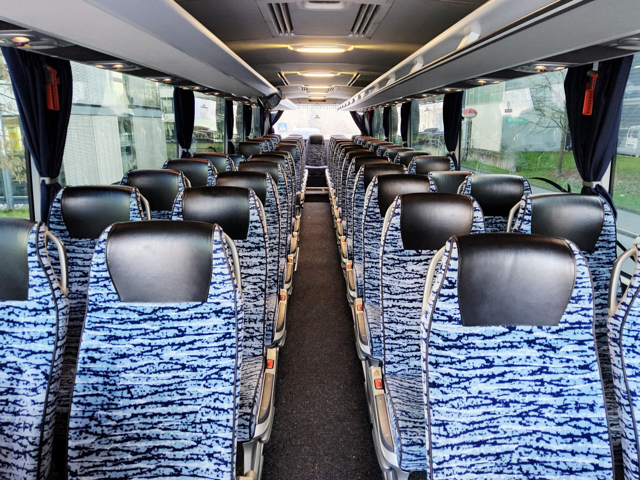 Mercedes Benz Tourismo 15 RHD 56 Sitze / kein WC / großer Kofferraum - אוטובוס בין עירוני: תמונה 5 Mercedes Benz Tourismo 15 RHD 56 Sitze / kein WC / großer Kofferraum - אוטובוס בין עירוני: תמונה 5