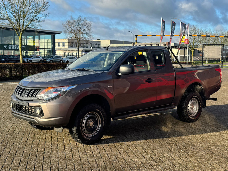 Mitsubishi L200 4*4 airco - טנדר: תמונה 2 Mitsubishi L200 4*4 airco - טנדר: תמונה 2