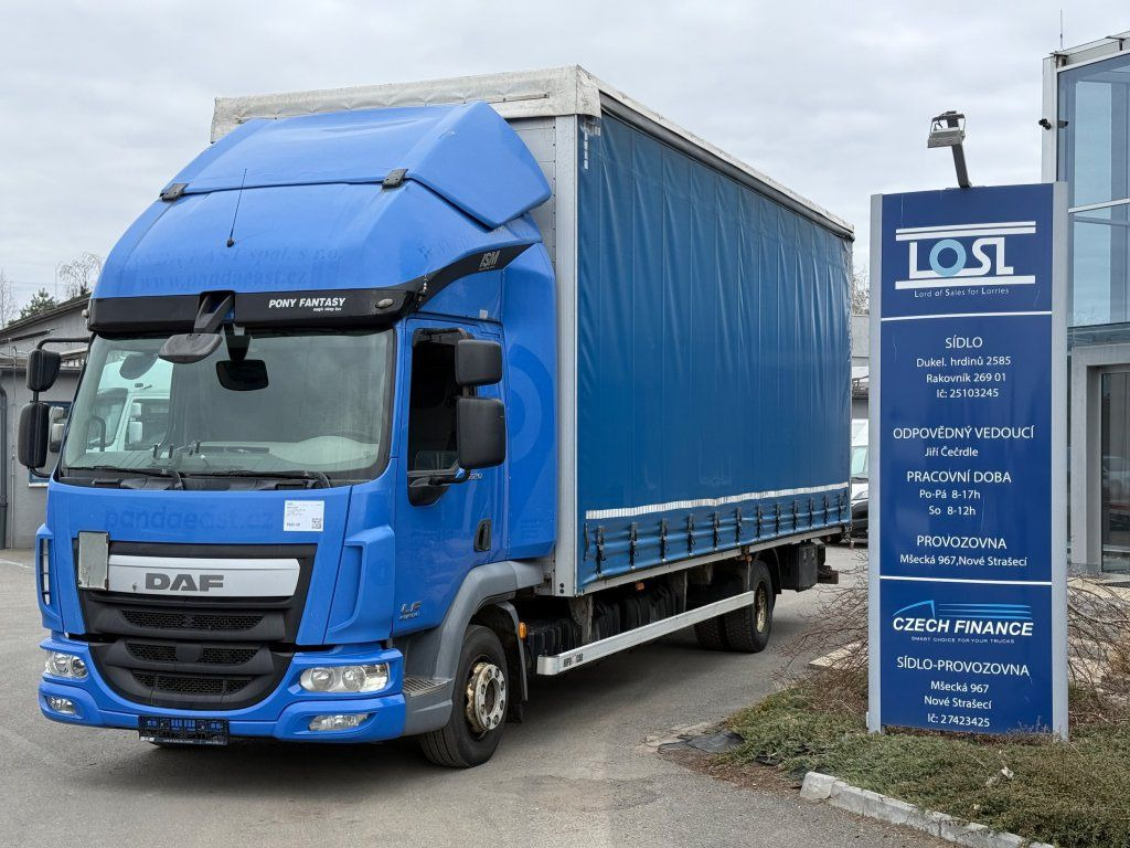 DAF LF220 EURO 6 - משאית וילונות צד: תמונה 1 DAF LF220 EURO 6 - משאית וילונות צד: תמונה 1