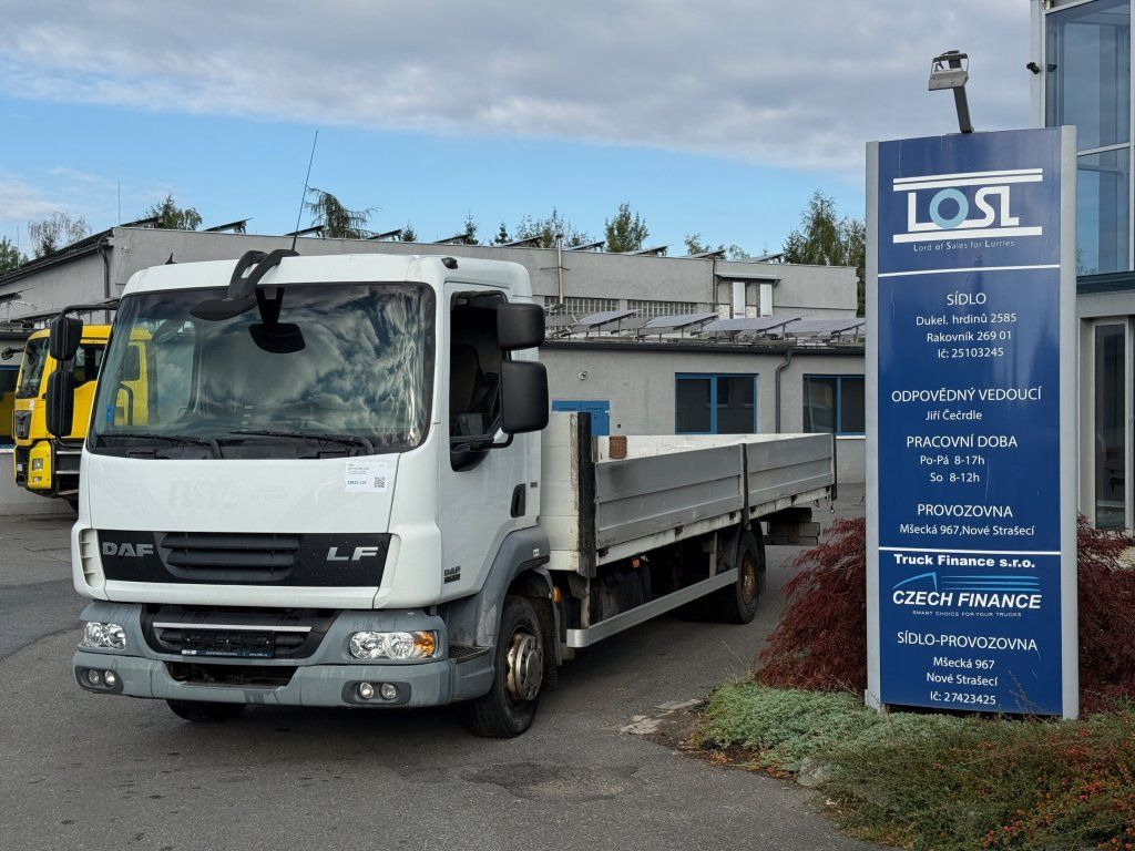 DAF LF45.220 EURO 5 - משאית צד נופל/ שטוחה: תמונה 1 DAF LF45.220 EURO 5 - משאית צד נופל/ שטוחה: תמונה 1