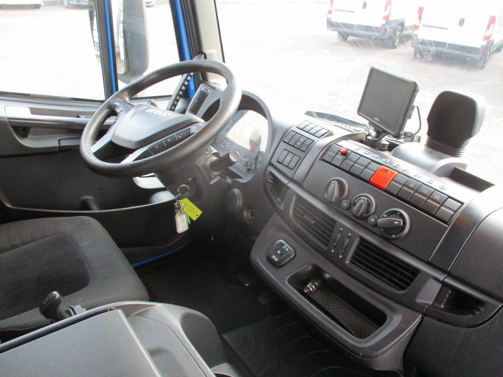 Iveco 120E25 mit LBW Iveco 120E25 mit LBW - משאית תיבה: תמונה 5 Iveco 120E25 mit LBW Iveco 120E25 mit LBW - משאית תיבה: תמונה 5