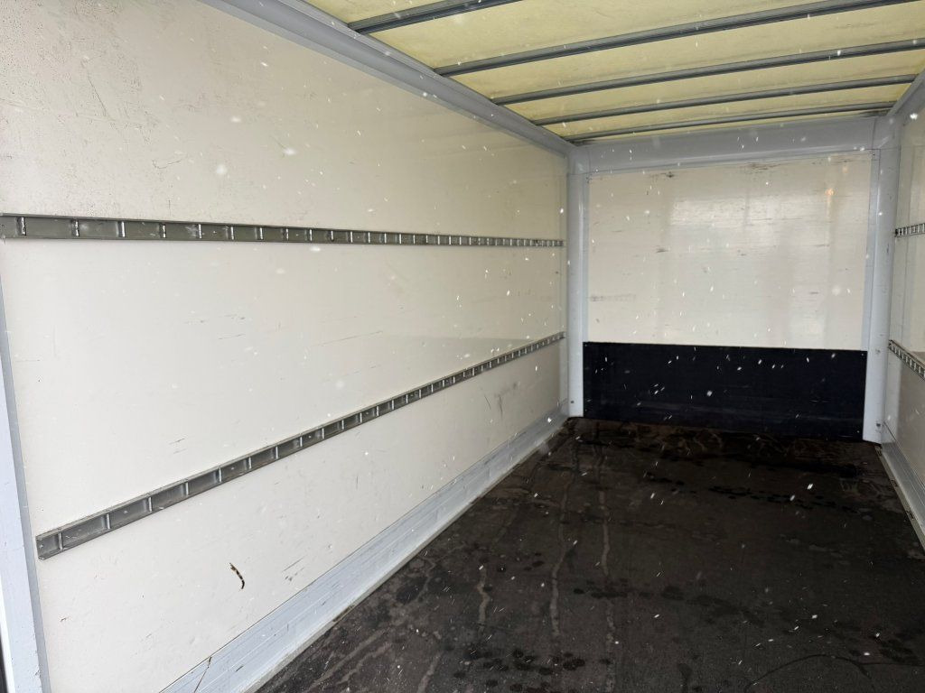 כלי רכב מסחרי עם תיבה Iveco Daily 35C16: תמונה 15 כלי רכב מסחרי עם תיבה Iveco Daily 35C16: תמונה 15