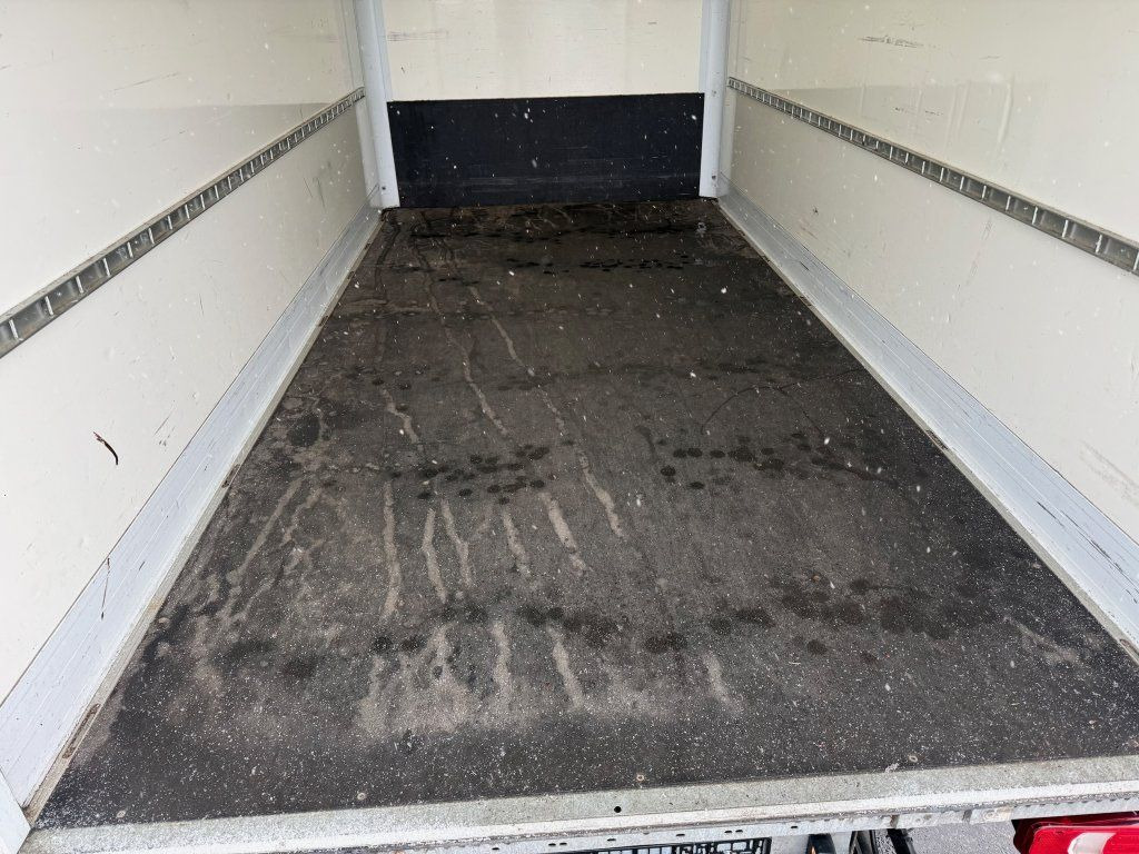 כלי רכב מסחרי עם תיבה Iveco Daily 35C16: תמונה 17 כלי רכב מסחרי עם תיבה Iveco Daily 35C16: תמונה 17