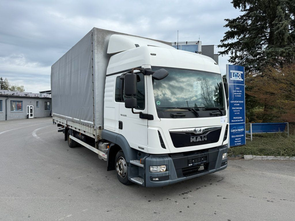 MAN TGL8.220 EURO 6 - כלי רכב מסחרי עם וילונות צד: תמונה 2 MAN TGL8.220 EURO 6 - כלי רכב מסחרי עם וילונות צד: תמונה 2
