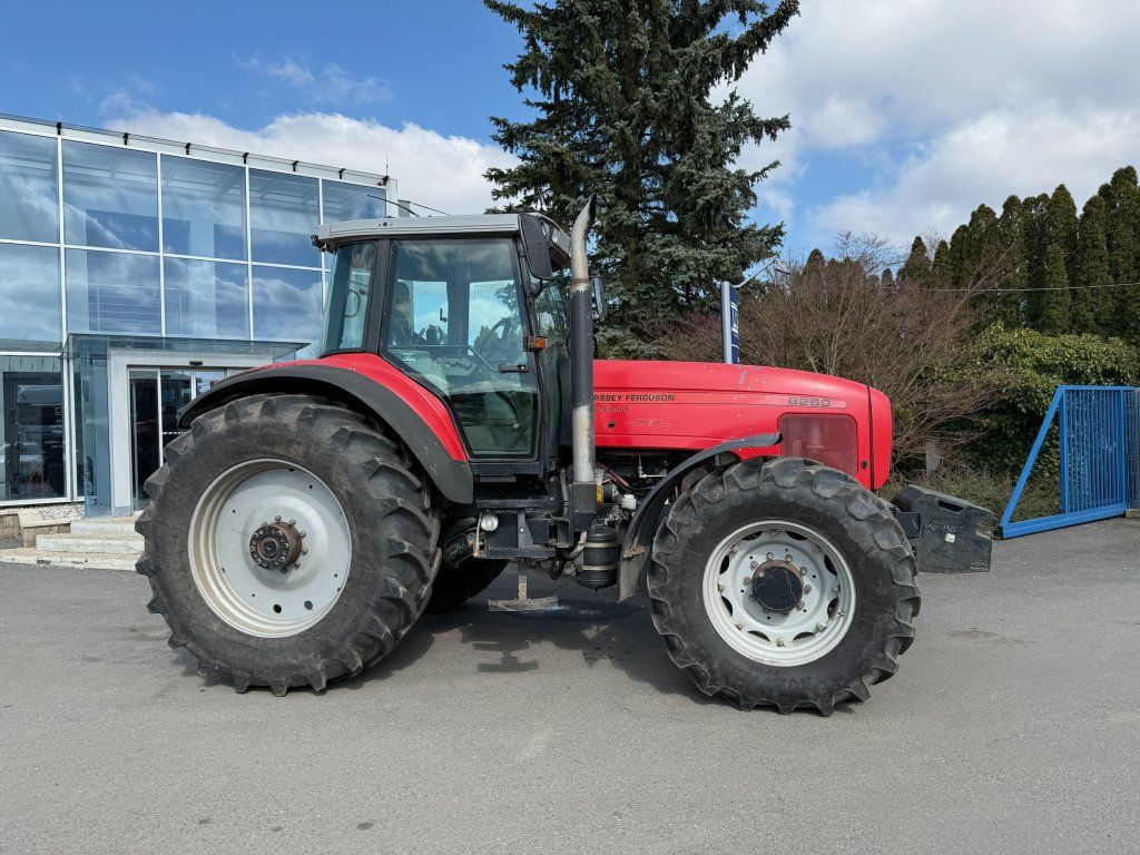 Massey Ferguson MF8260 - טרקטור חקלאי: תמונה 3 Massey Ferguson MF8260 - טרקטור חקלאי: תמונה 3