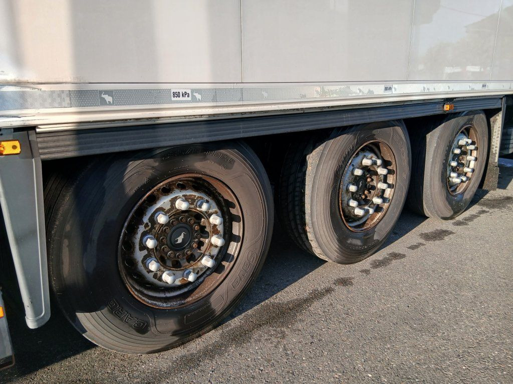 סמיטריילר בתיבה סגורה Schmitz Cargobull SKO24 Thermo King SLXe300: תמונה 6 סמיטריילר בתיבה סגורה Schmitz Cargobull SKO24 Thermo King SLXe300: תמונה 6