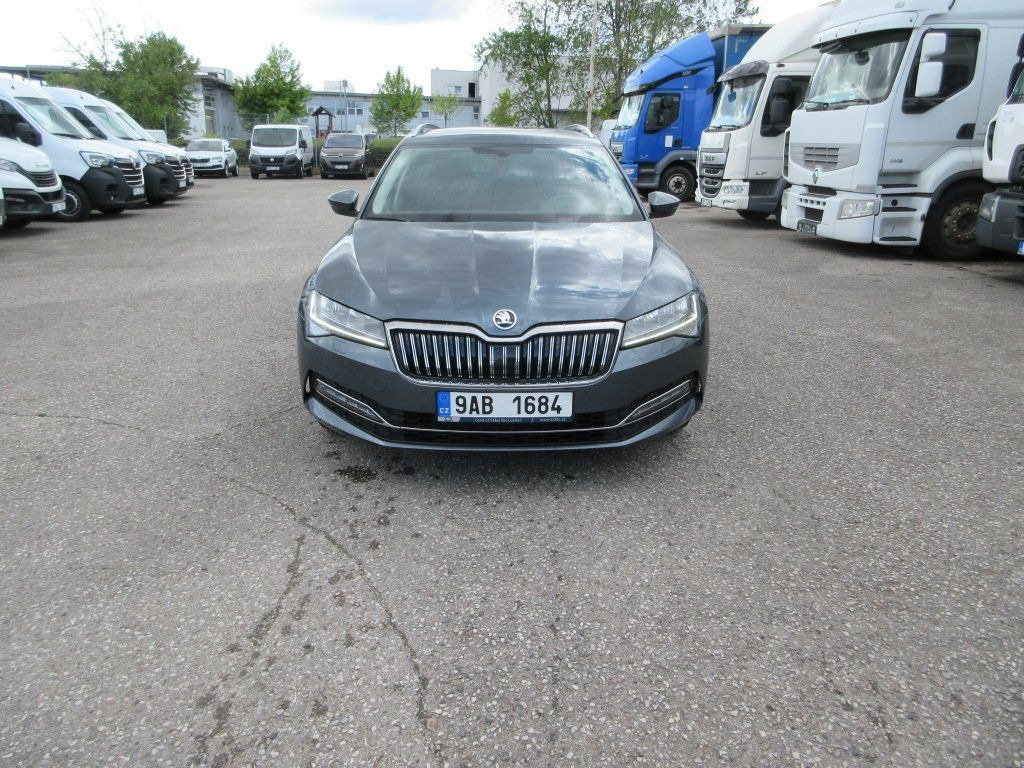 Skoda 2.0 Tdi Style - רכב סטיישן: תמונה 3 Skoda 2.0 Tdi Style - רכב סטיישן: תמונה 3