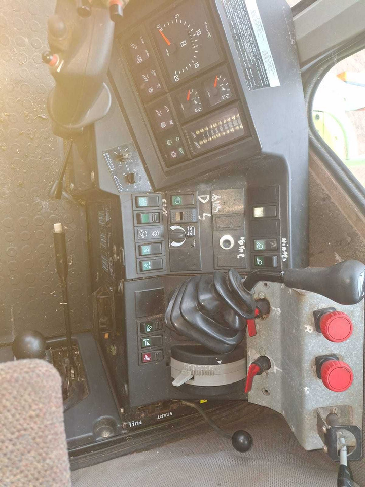 Claas dominator 118 sl Maxi - מקצרה: תמונה 2 Claas dominator 118 sl Maxi - מקצרה: תמונה 2