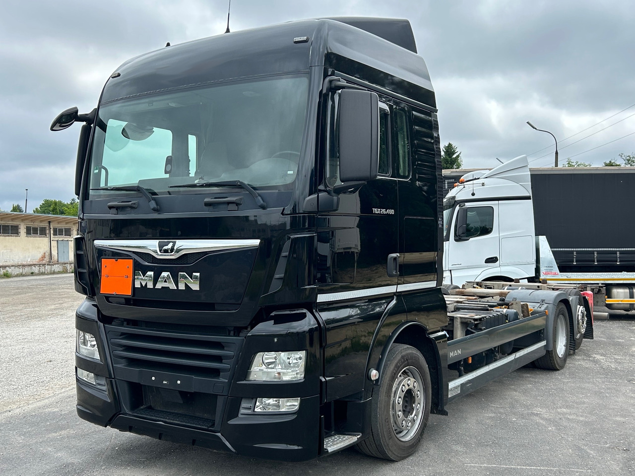 MAN TGX 26.460 / ACC / BDF MULTI / E6 / LOWDECK - משאית עם שלדת תא: תמונה 1 MAN TGX 26.460 / ACC / BDF MULTI / E6 / LOWDECK - משאית עם שלדת תא: תמונה 1