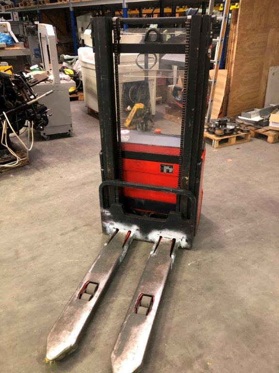 Ant Linde L 10 - high lift truck - stacker - electric pallet truck - pedestrian stacker - מערים: תמונה 2 Ant Linde L 10 - high lift truck - stacker - electric pallet truck - pedestrian stacker - מערים: תמונה 2