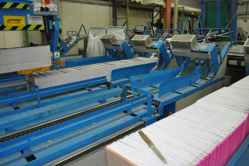 High Speed saddlestitcher Müller Martini Prima Amrys Year 2000 - מכונת הדפסה: תמונה 2 High Speed saddlestitcher Müller Martini Prima Amrys Year 2000 - מכונת הדפסה: תמונה 2