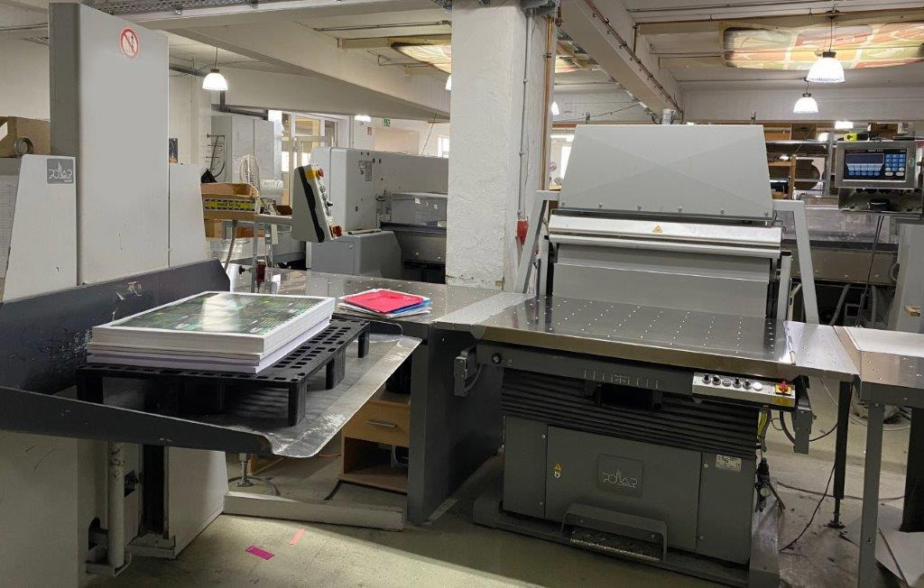 Large sized cutting system Polar 137 XT-AT with stacking lifter, automatic vibrator, scale and optional unloader - מכונת חיתוך נייר: תמונה 4 Large sized cutting system Polar 137 XT-AT with stacking lifter, automatic vibrator, scale and optional unloader - מכונת חיתוך נייר: תמונה 4