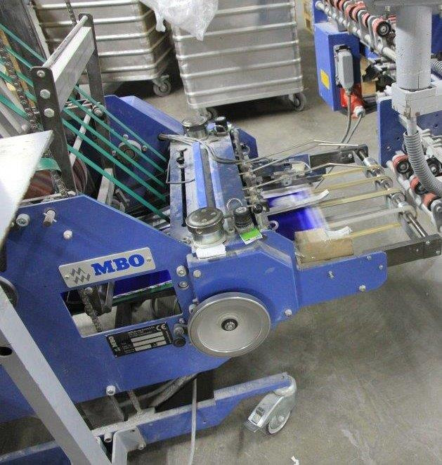 Standing vertically delivery with pres rollers MBO SAP 46 L - מכונות קיפול: תמונה 1 Standing vertically delivery with pres rollers MBO SAP 46 L - מכונות קיפול: תמונה 1