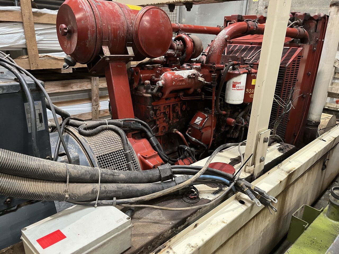 IVECO 240 kVa 8361 SRI - ערכת גנרטורים: תמונה 3 IVECO 240 kVa 8361 SRI - ערכת גנרטורים: תמונה 3
