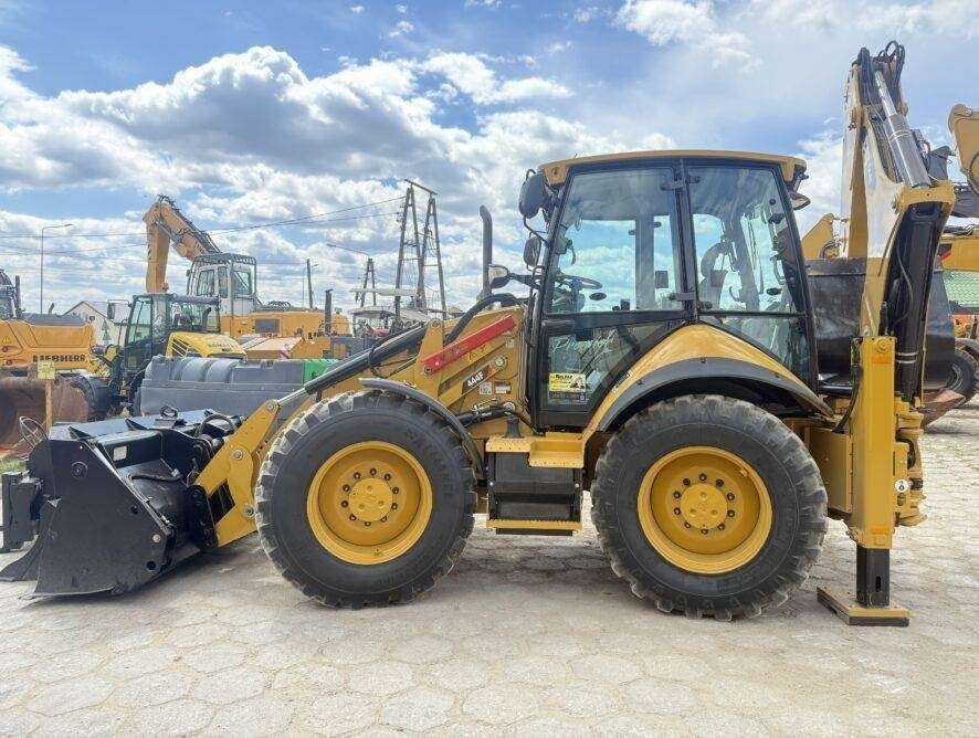 CAT 444F - מחפרון: תמונה 1 CAT 444F - מחפרון: תמונה 1