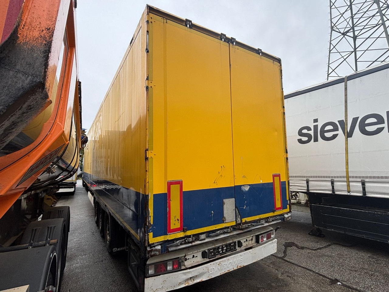 Krone SD Textilkoffer/Luft/Scheibe - סמיטריילר בתיבה סגורה: תמונה 5 Krone SD Textilkoffer/Luft/Scheibe - סמיטריילר בתיבה סגורה: תמונה 5